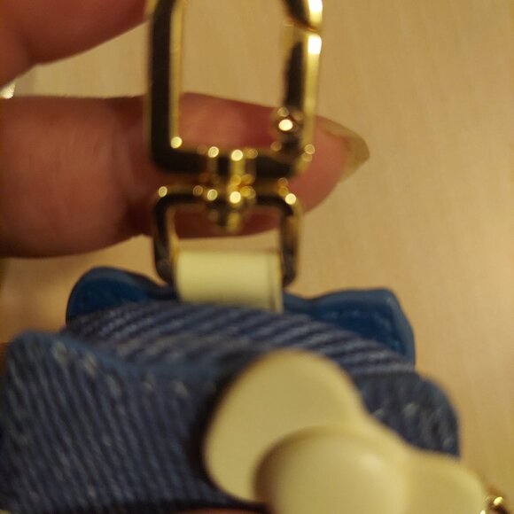 Zip Around Hello Kitty Key Chain - Picture 5 of 7